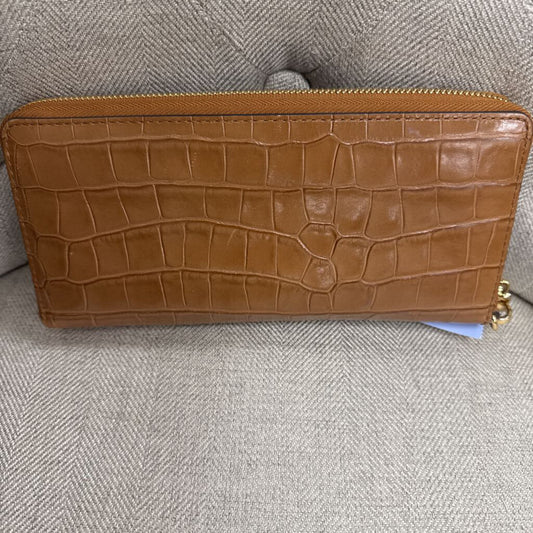 CROCODILE EMBOSSED LEATHER WRISTLET